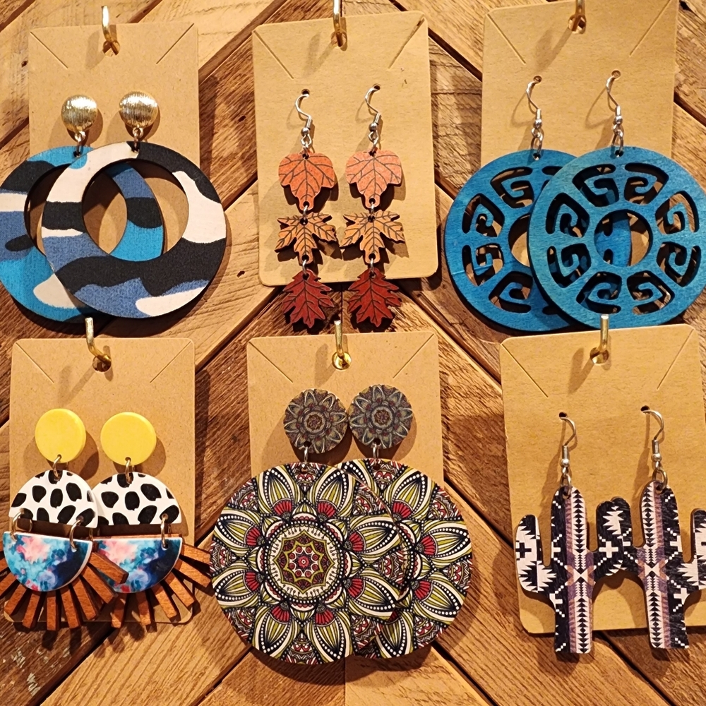 Lot of WOODEN earrings